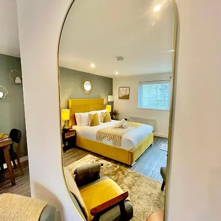 A Cozy Hideaway With Balcony - Close To Beach Борнмут Экстерьер фото